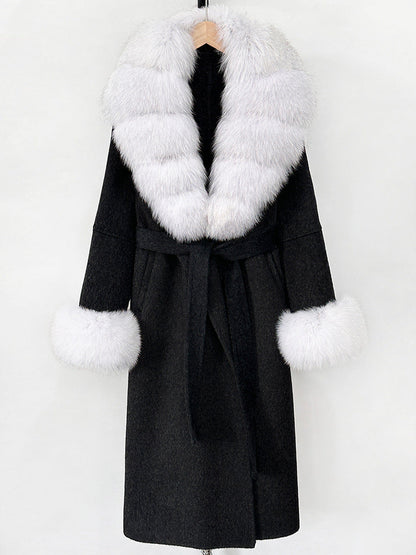 A double-sided wool coat and sweater collar jacket