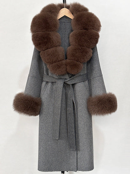 A double-sided wool coat and sweater collar jacket