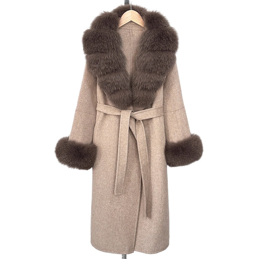 A double-sided wool coat and sweater collar jacket