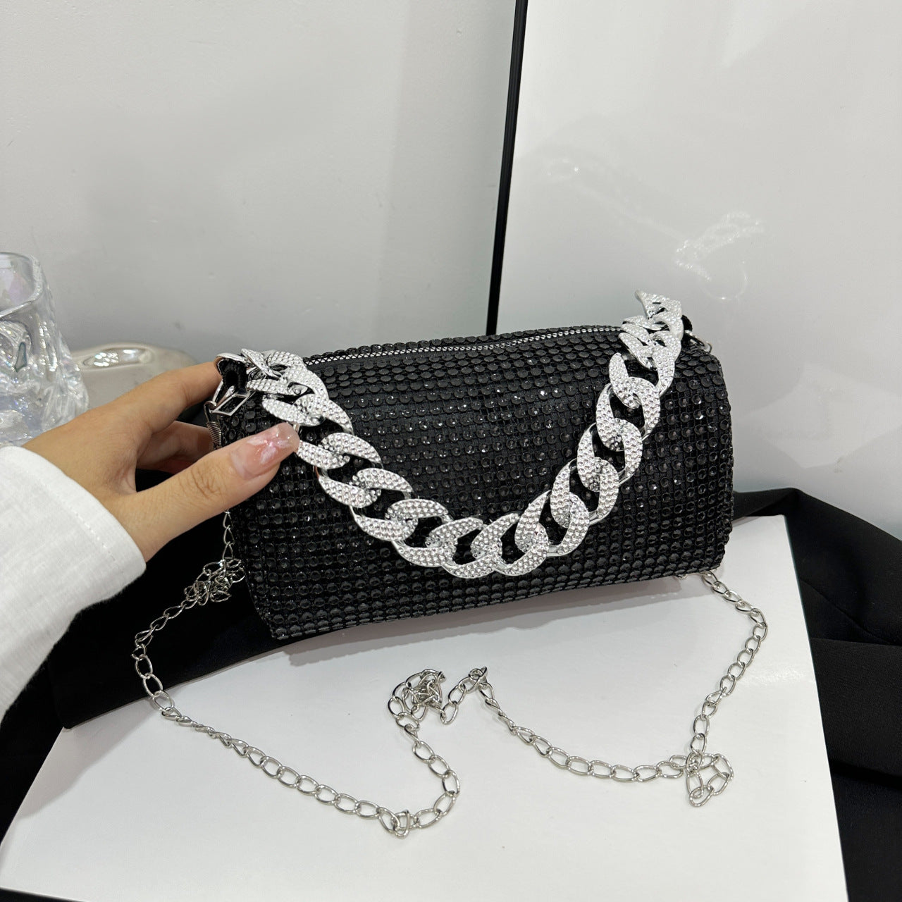 A mesh drill chain bag women's new spring personalized foreign style explosion single shoulder niche dinner bag women