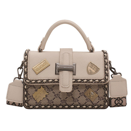 A niche design high sense bag women's new Internet celebrity super fire small square bag versatile portable shoulder messenger bag