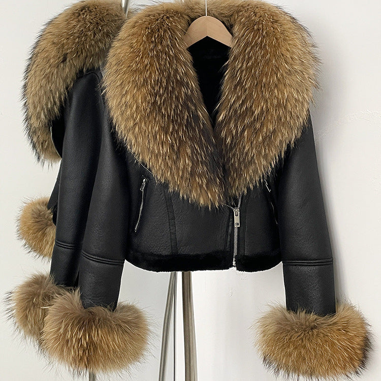 A short jacket with a fur collar zipper