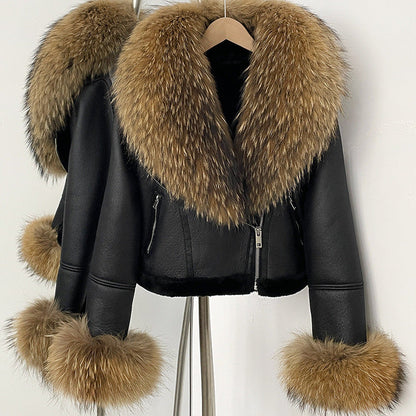 A short jacket with a fur collar zipper