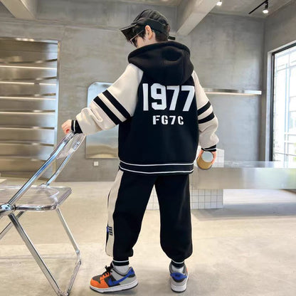 A boys' winter suit, new medium and large children's boys' winter velvet and thicker, cool and handsome autumn and winter sports trend