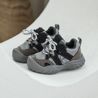 A new autumn classmates boys soft-soled comfortable sports and leisure shoes