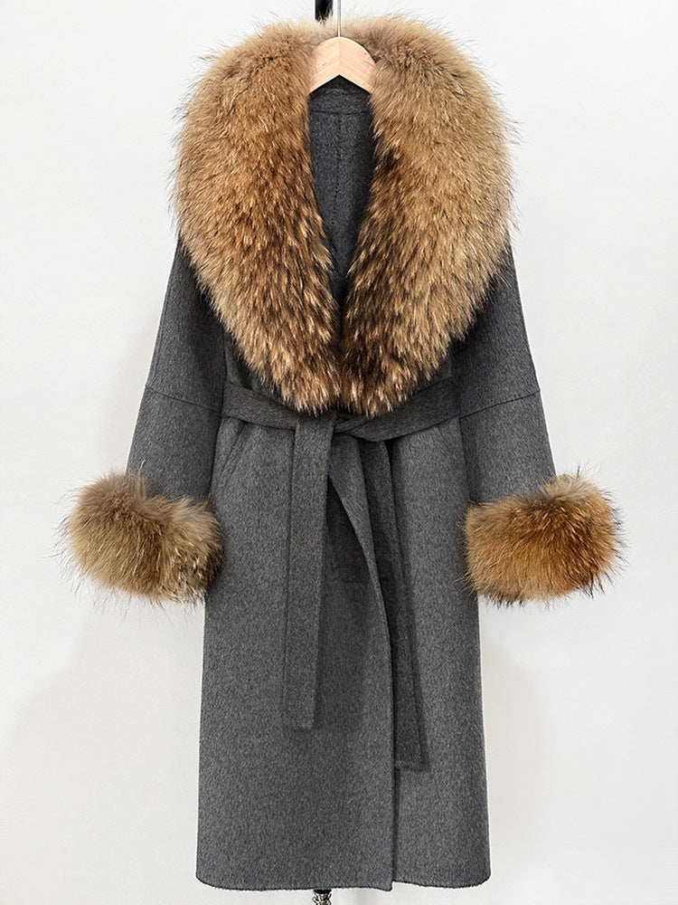 A double-sided wool coat and sweater collar jacket