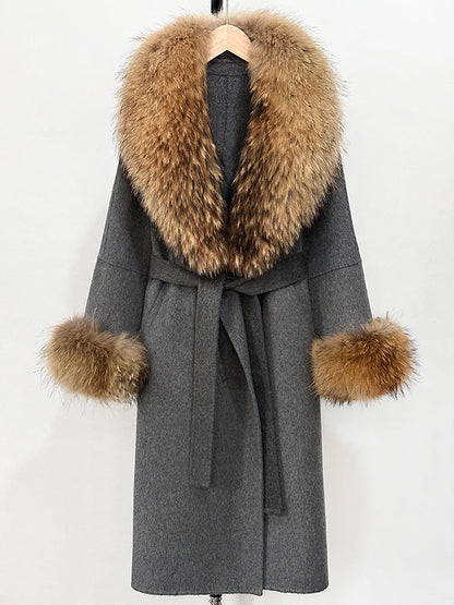 A double-sided wool coat and sweater collar jacket