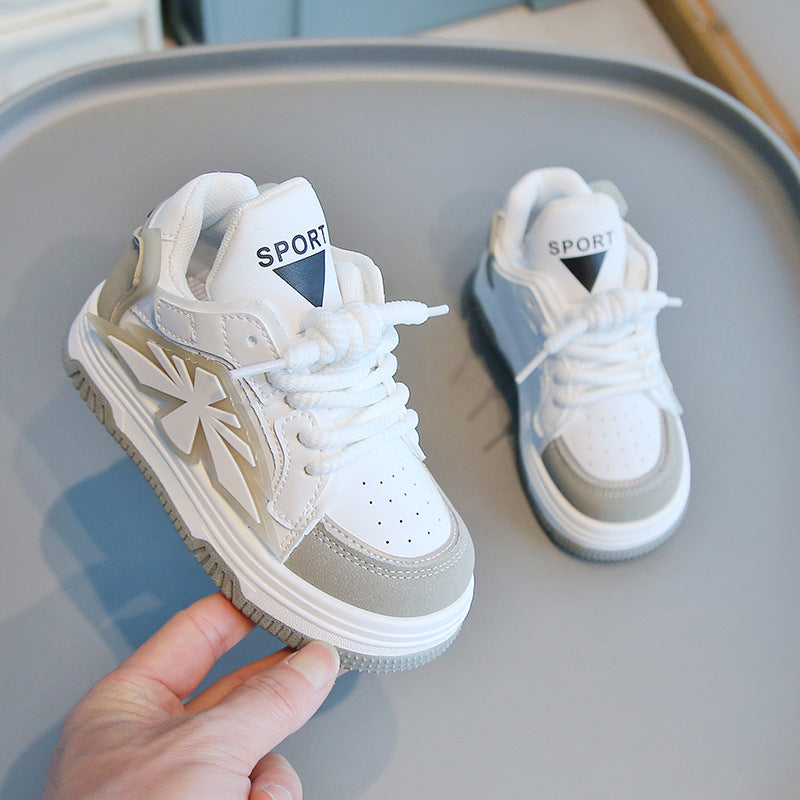 A Spring and Autumn wear-resistant and breathable versatile male and female baby casual sports shoes