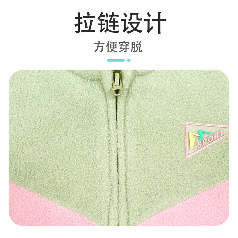 A Children's fleece-lined warm sportswear set