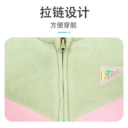 A Children's fleece-lined warm sportswear set