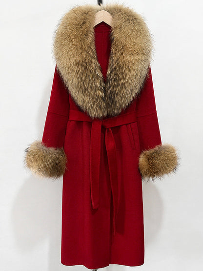 A double-sided wool coat and sweater collar jacket