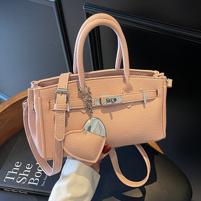 A heart-shaped pendant handbag