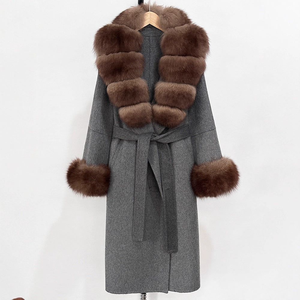 A double-sided wool coat and sweater collar jacket