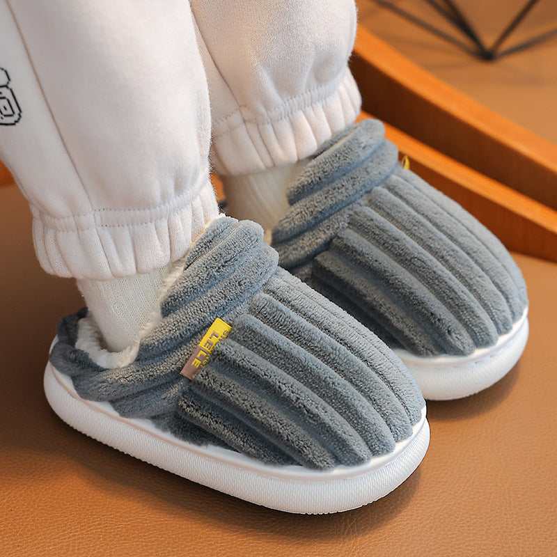 A children's thermal slippers