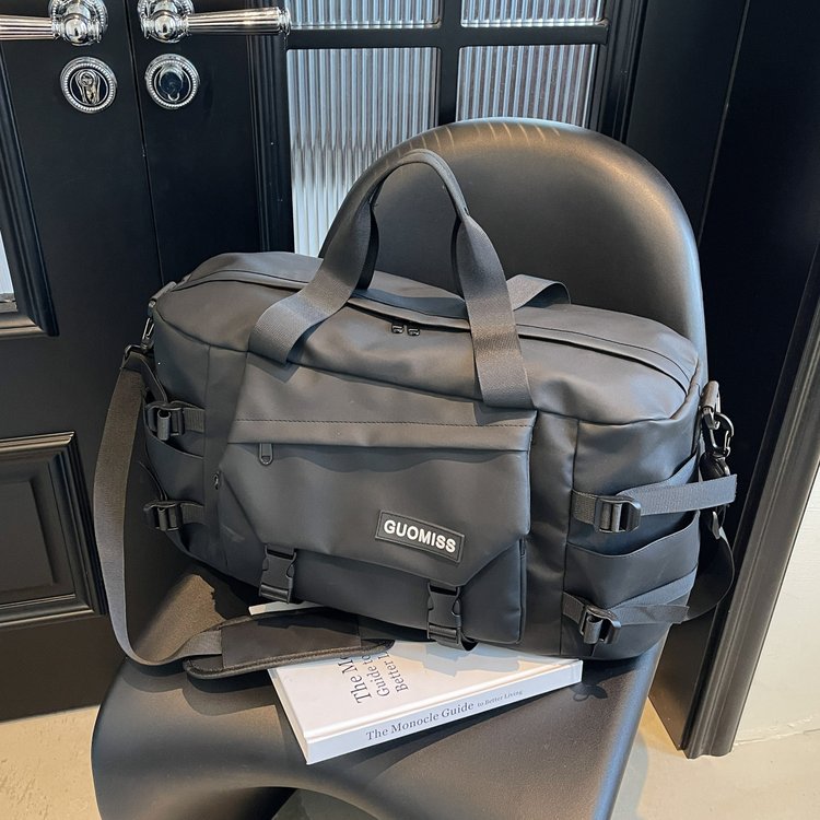 A oblique span large capacity handbag