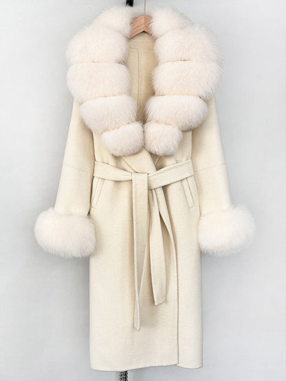 A double-sided wool coat and sweater collar jacket
