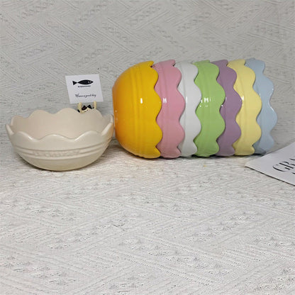 A ceramic 14cm lace bowl