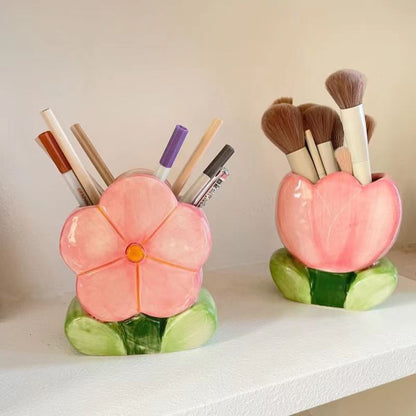 A ceramic pen holder storage ornament