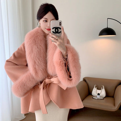 A fur collar fur coat coat