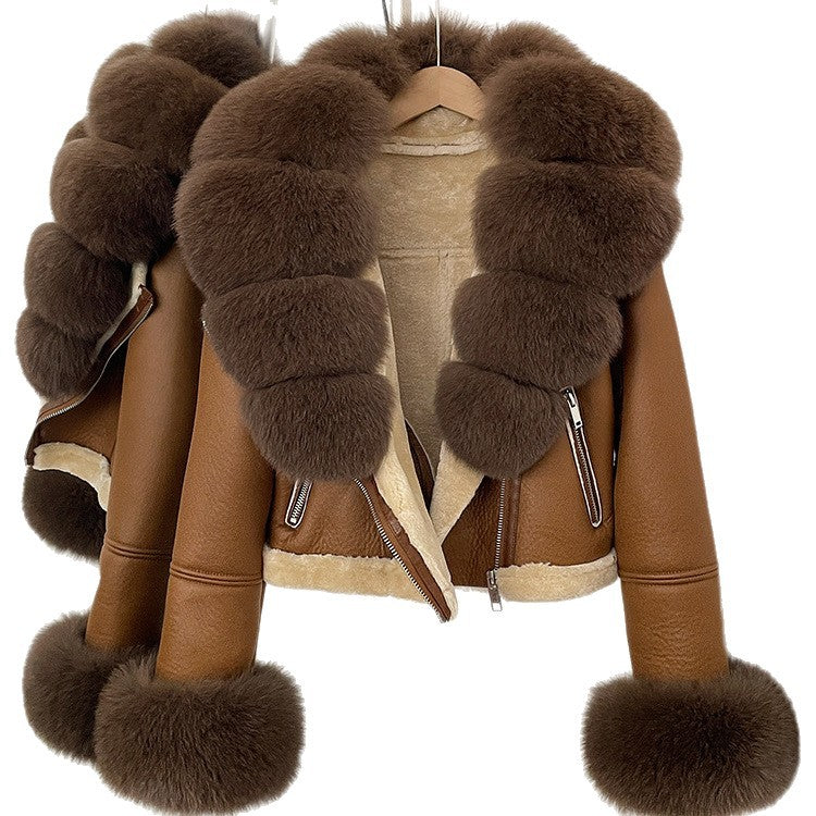 A short jacket with a fur collar zipper