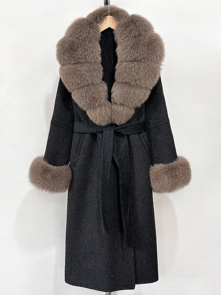 A double-sided wool coat and sweater collar jacket