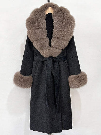 A double-sided wool coat and sweater collar jacket