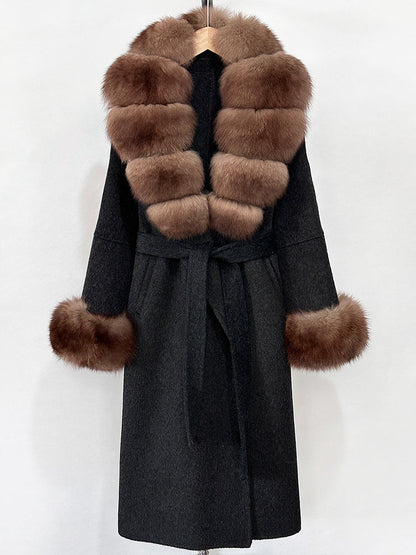 A double-sided wool coat and sweater collar jacket