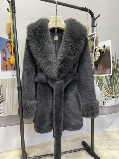 A  imitation fox fur plush coat high fashion version