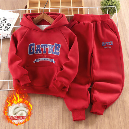 A Children's fleece-lined warm sportswear set