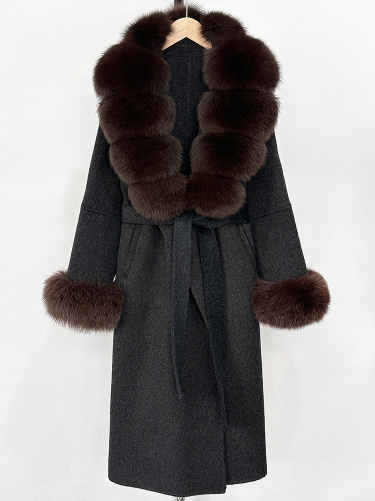 A double-sided wool coat and sweater collar jacket