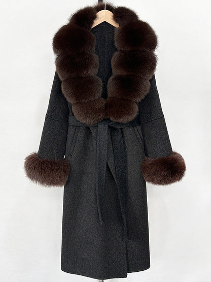 A double-sided wool coat and sweater collar jacket