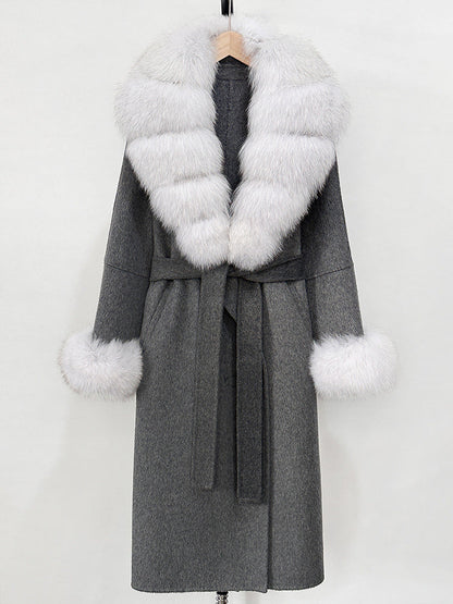 A double-sided wool coat and sweater collar jacket