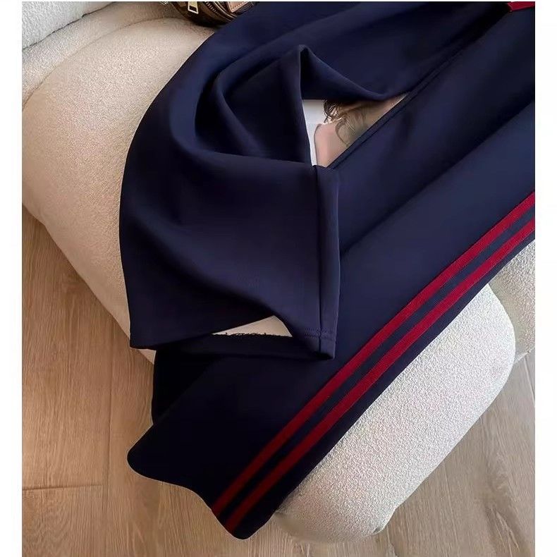 A sports and leisure two-piece set