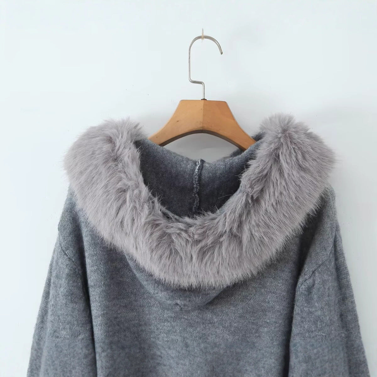 A Fake fur collar hooded long-sleeved zip-up cardigan knitted sweater jacket