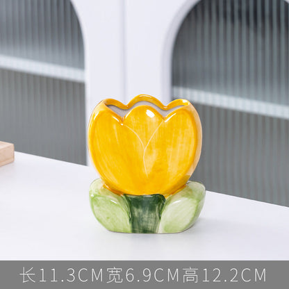 A ceramic pen holder storage ornament