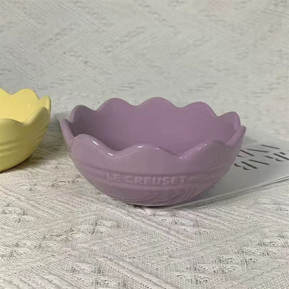 A ceramic 14cm lace bowl