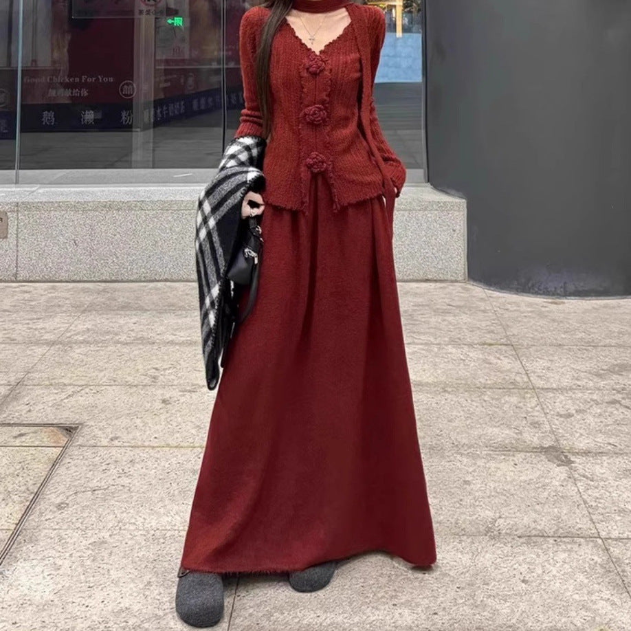 A long-sleeved knitted suit