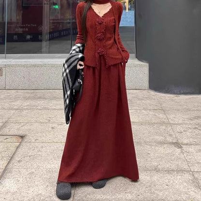 A long-sleeved knitted suit