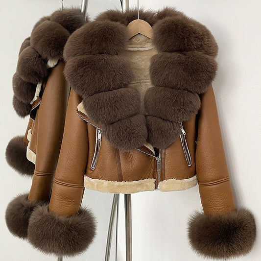 A short jacket with a fur collar zipper