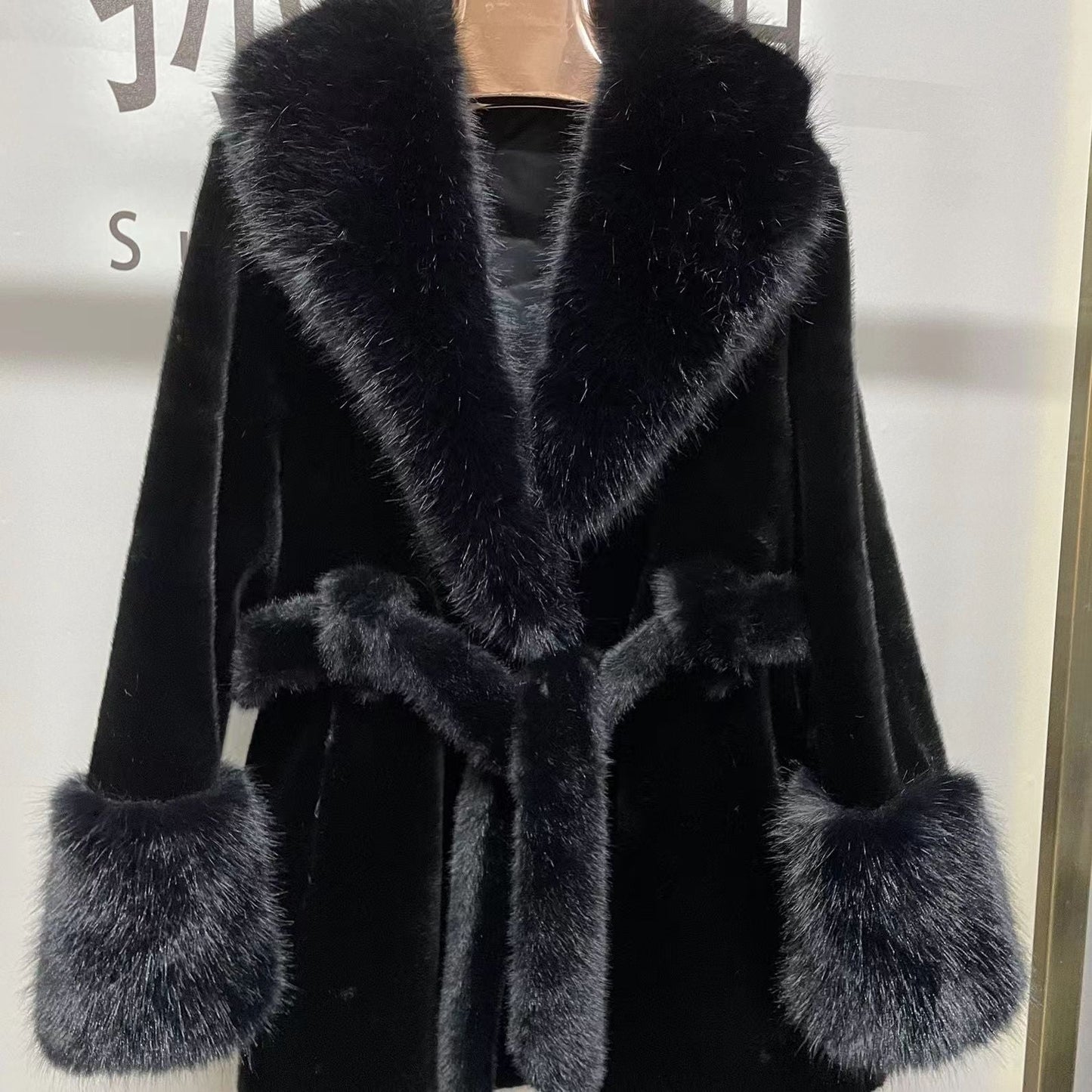 A  imitation fox fur plush coat high fashion version