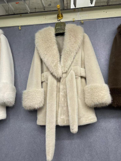 A  imitation fox fur plush coat high fashion version