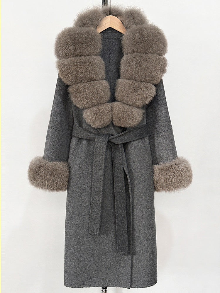 A double-sided wool coat and sweater collar jacket