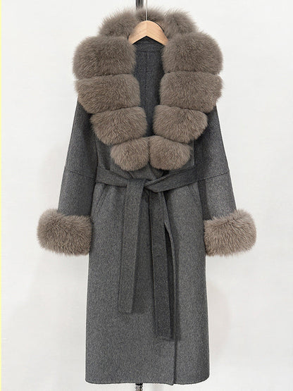 A double-sided wool coat and sweater collar jacket