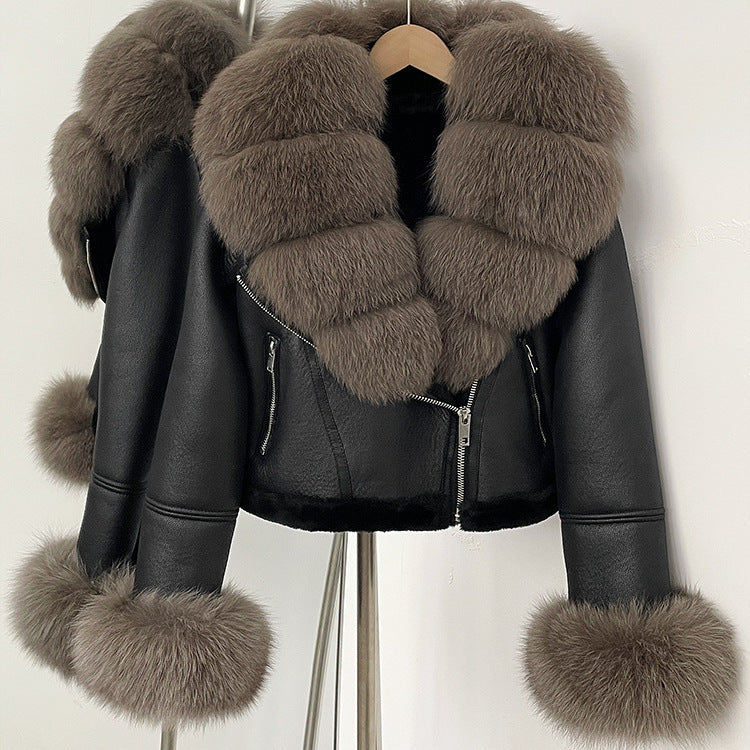 A short jacket with a fur collar zipper