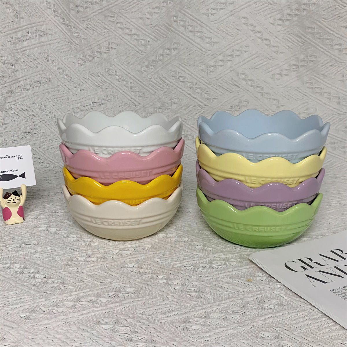 A ceramic 14cm lace bowl