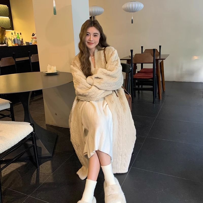 A Eco-friendly fur jacket women's new furry twist mink fleece over the knee loose winter cardigan coat