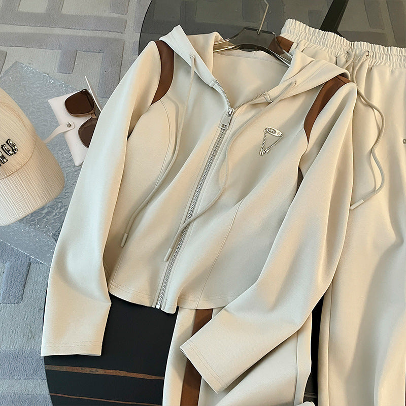 A women's long-sleeved trousers two-piece set