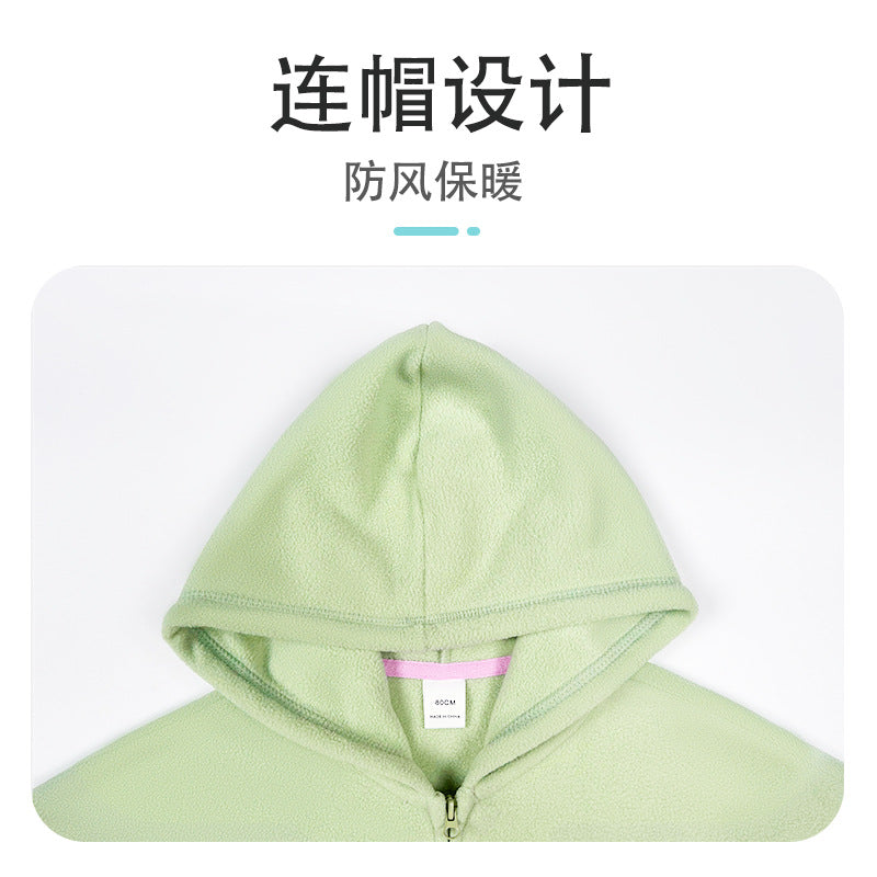 A Children's fleece-lined warm sportswear set