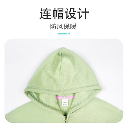 A Children's fleece-lined warm sportswear set