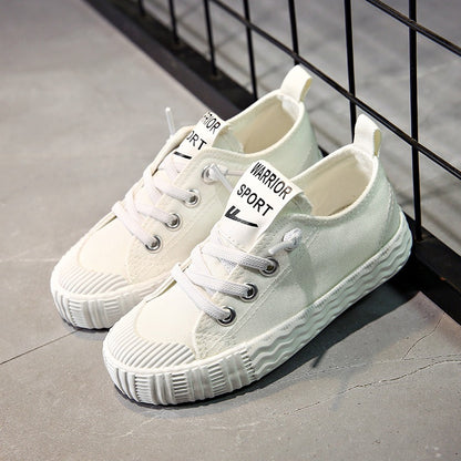 A children's and adolescents' canvas shoes